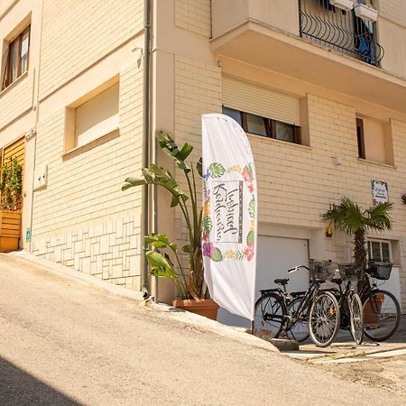 Resilienza Tropical Apartments & Room ปอร์โต ซันเตลปีดิโอ ภายนอก รูปภาพ