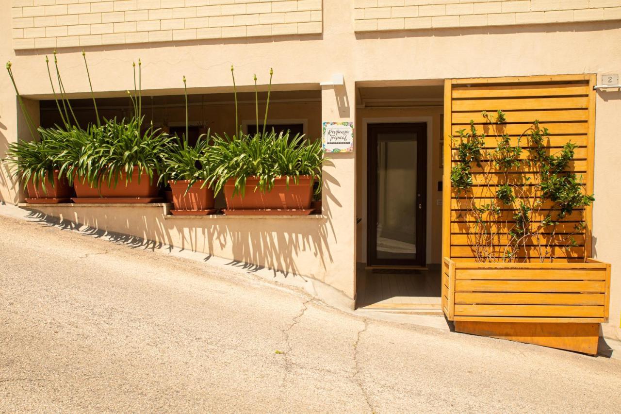 Resilienza Tropical Apartments & Room ปอร์โต ซันเตลปีดิโอ ภายนอก รูปภาพ